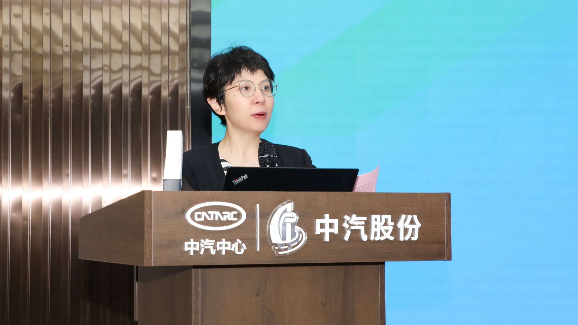 战静静讲话.jpg 战静静讲话.jpg