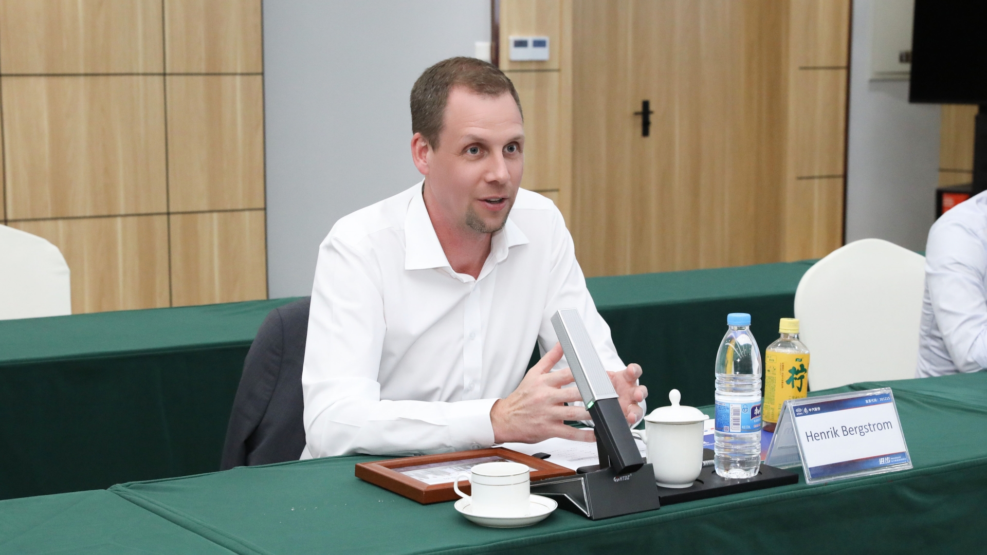 Henrik Bergstrom讲话.jpg Henrik Bergstrom讲话.jpg