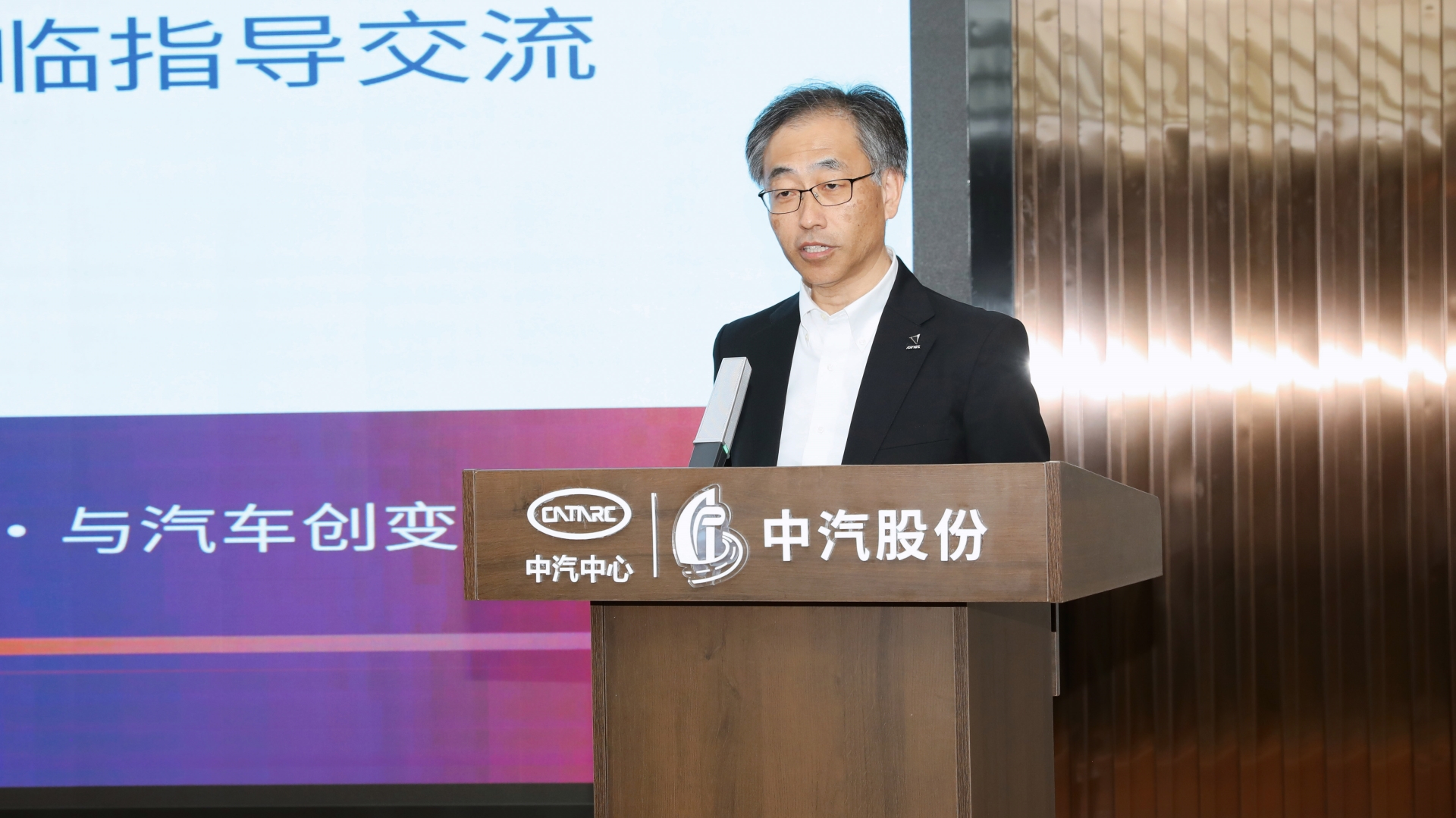 高须龍司讲话.jpg 高须龍司讲话.jpg