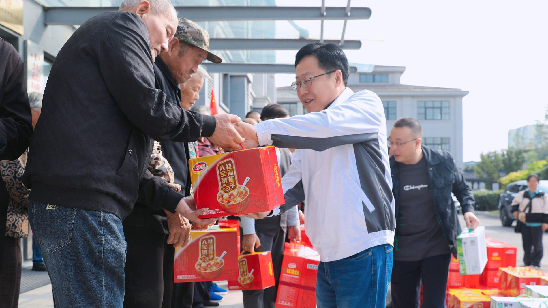 物资捐赠.jpg 物资捐赠.jpg