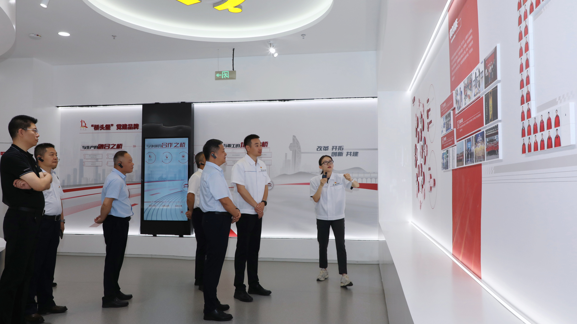 英国正版365科技路演厅-党建展区.jpg 英国正版365科技路演厅-党建展区.jpg